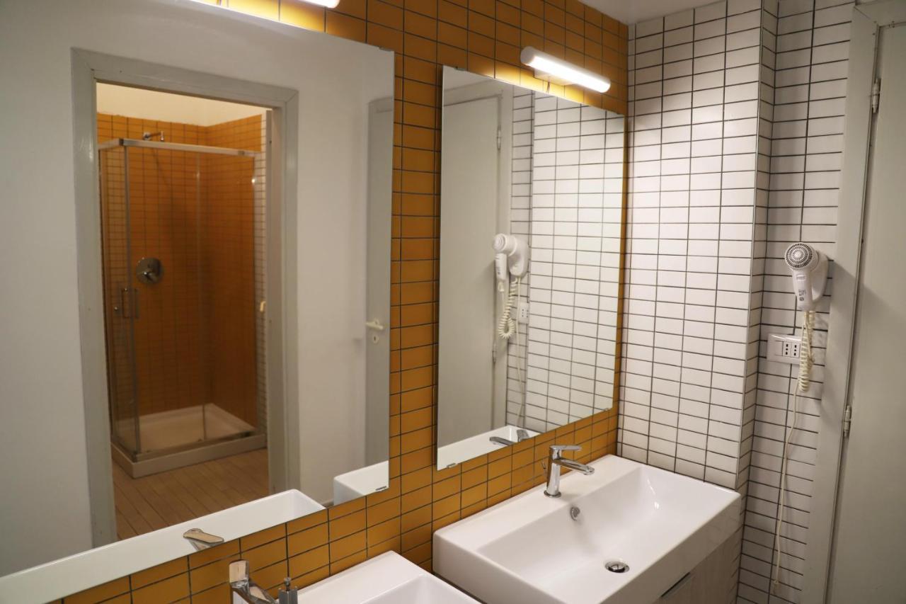 Ave Gratia Plena Hostel Salerno Bagian luar foto