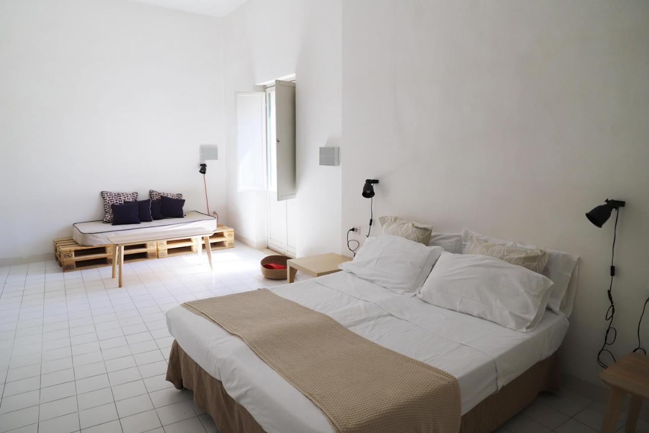 Ave Gratia Plena Hostel Salerno Bagian luar foto
