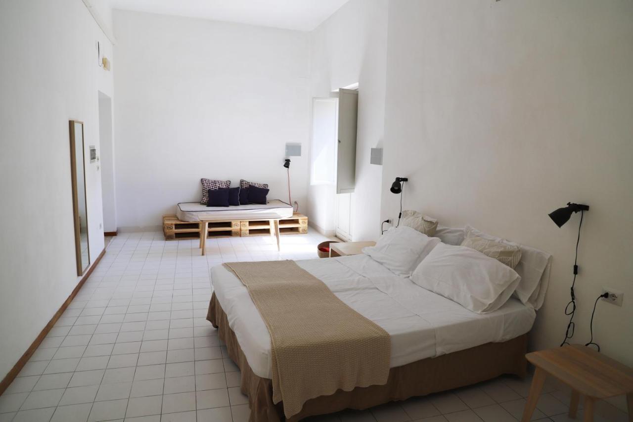 Ave Gratia Plena Hostel Salerno Bagian luar foto