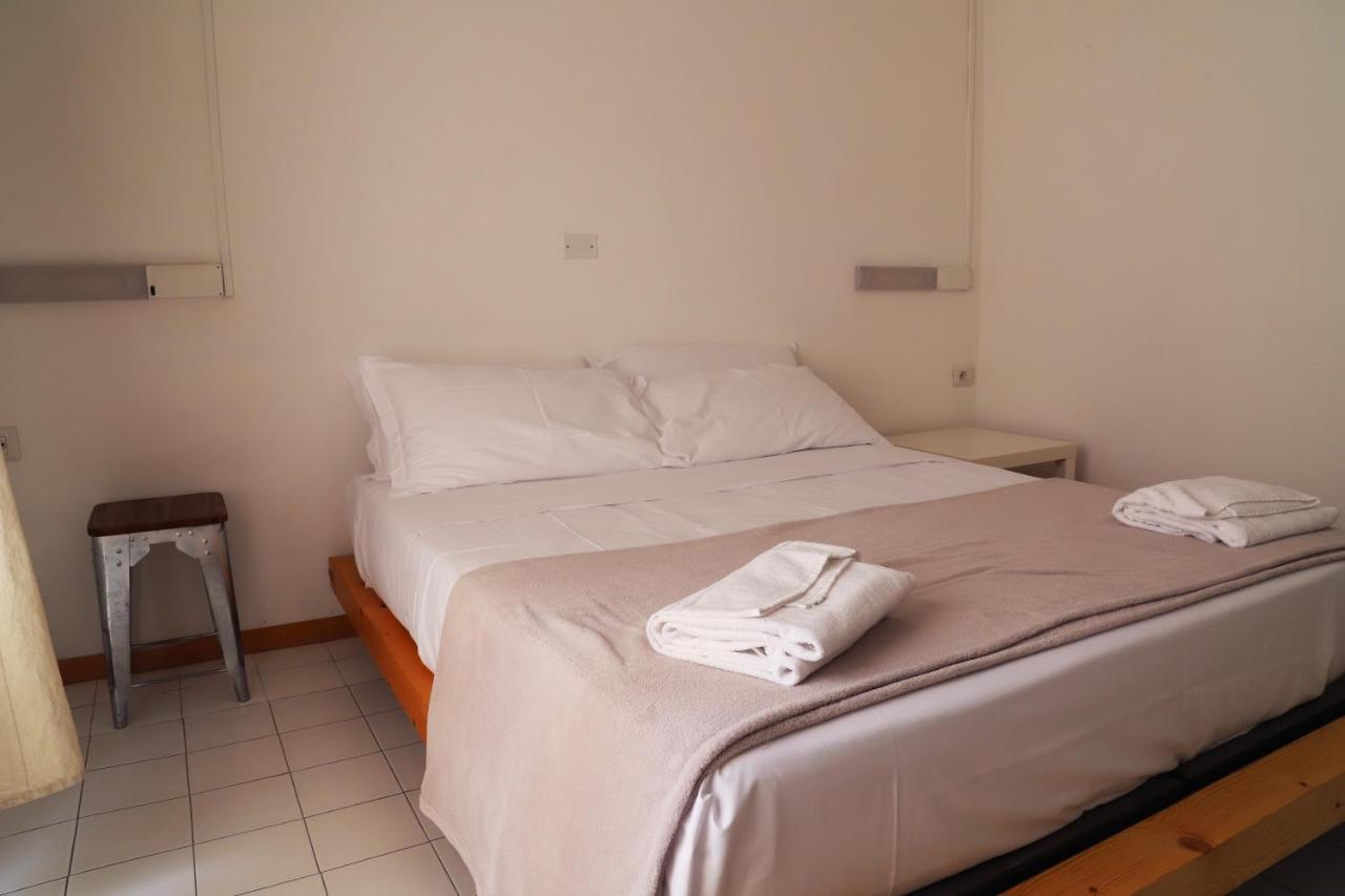 Ave Gratia Plena Hostel Salerno Bagian luar foto