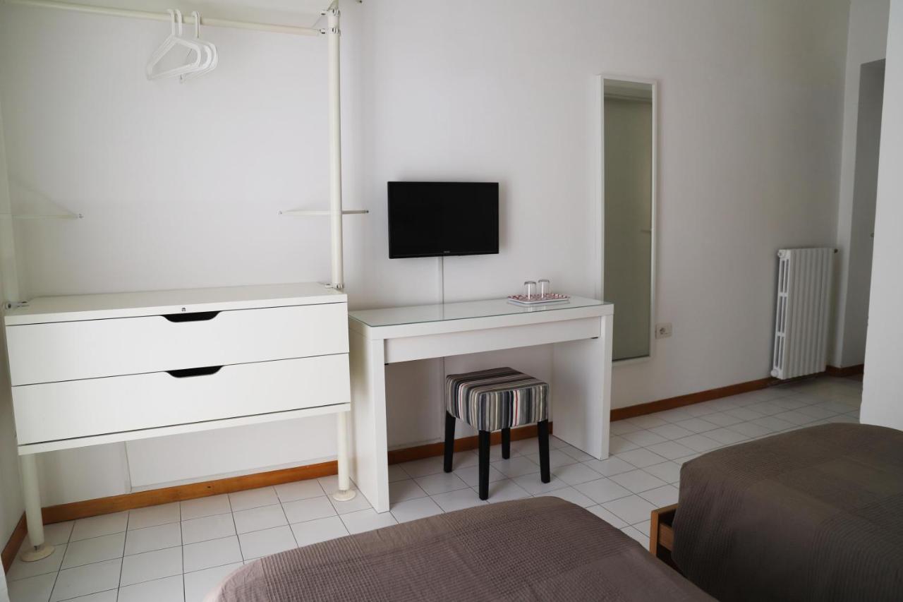 Ave Gratia Plena Hostel Salerno Bagian luar foto