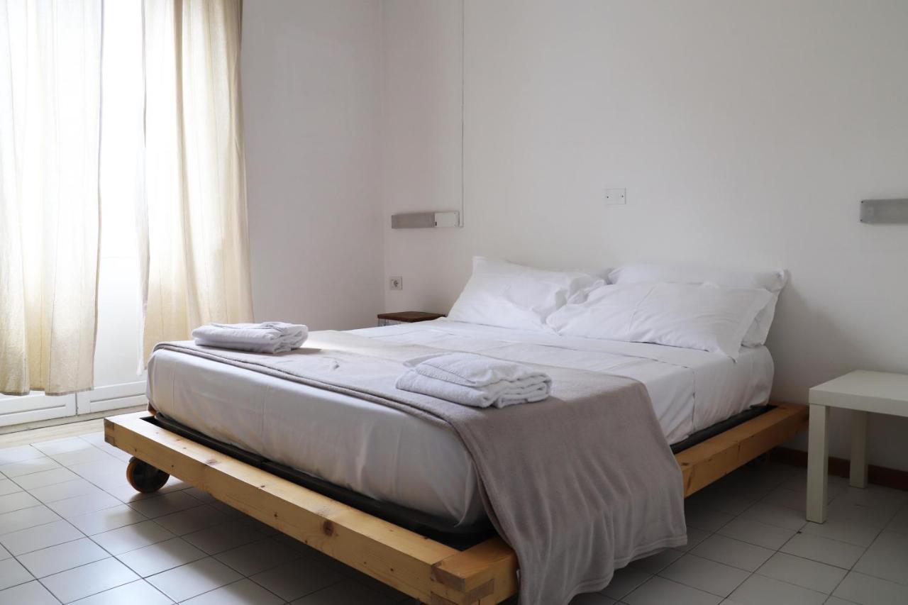 Ave Gratia Plena Hostel Salerno Bagian luar foto
