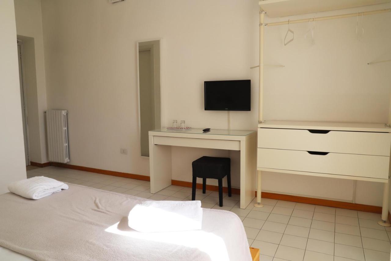 Ave Gratia Plena Hostel Salerno Bagian luar foto