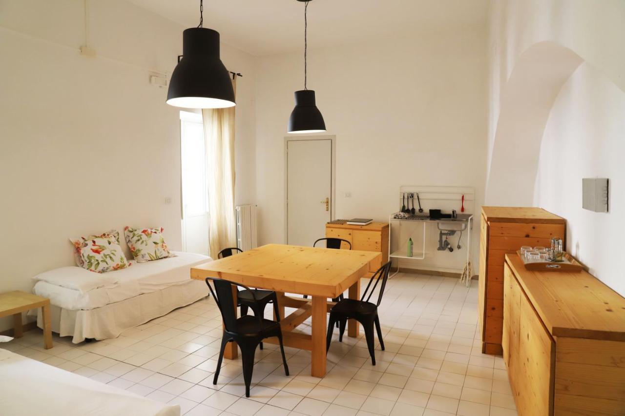 Ave Gratia Plena Hostel Salerno Ruang foto