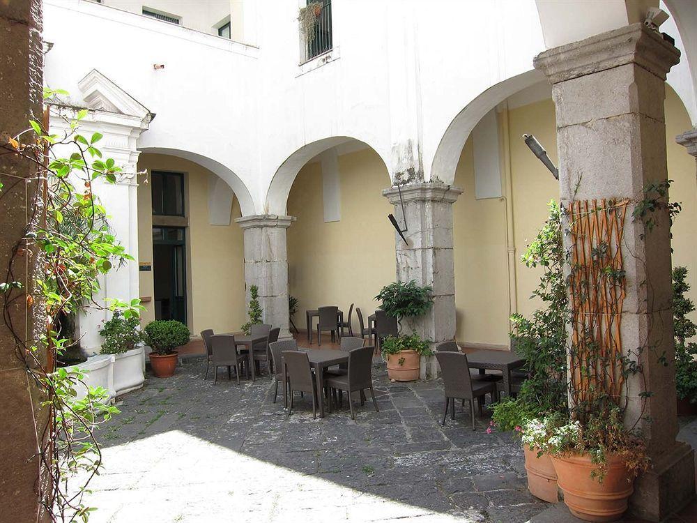 Ave Gratia Plena Hostel Salerno Bagian luar foto