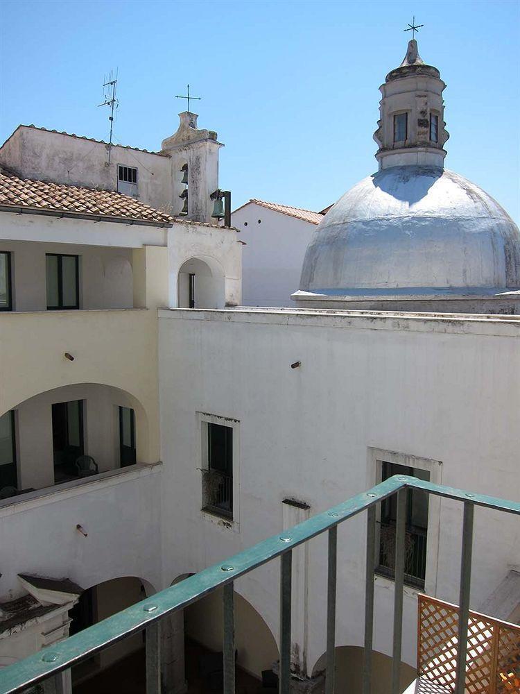 Ave Gratia Plena Hostel Salerno Bagian luar foto