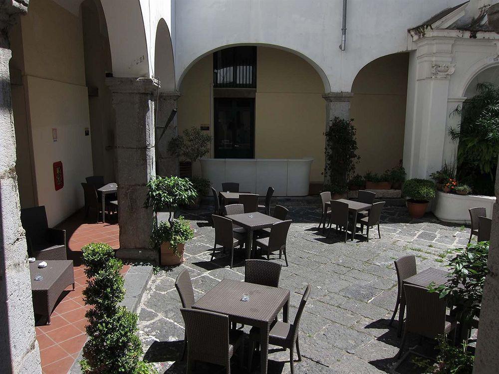 Ave Gratia Plena Hostel Salerno Bagian luar foto