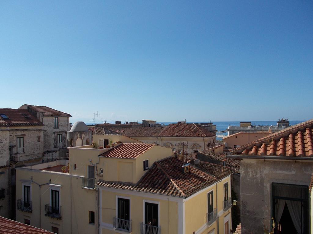 Ave Gratia Plena Hostel Salerno Bagian luar foto