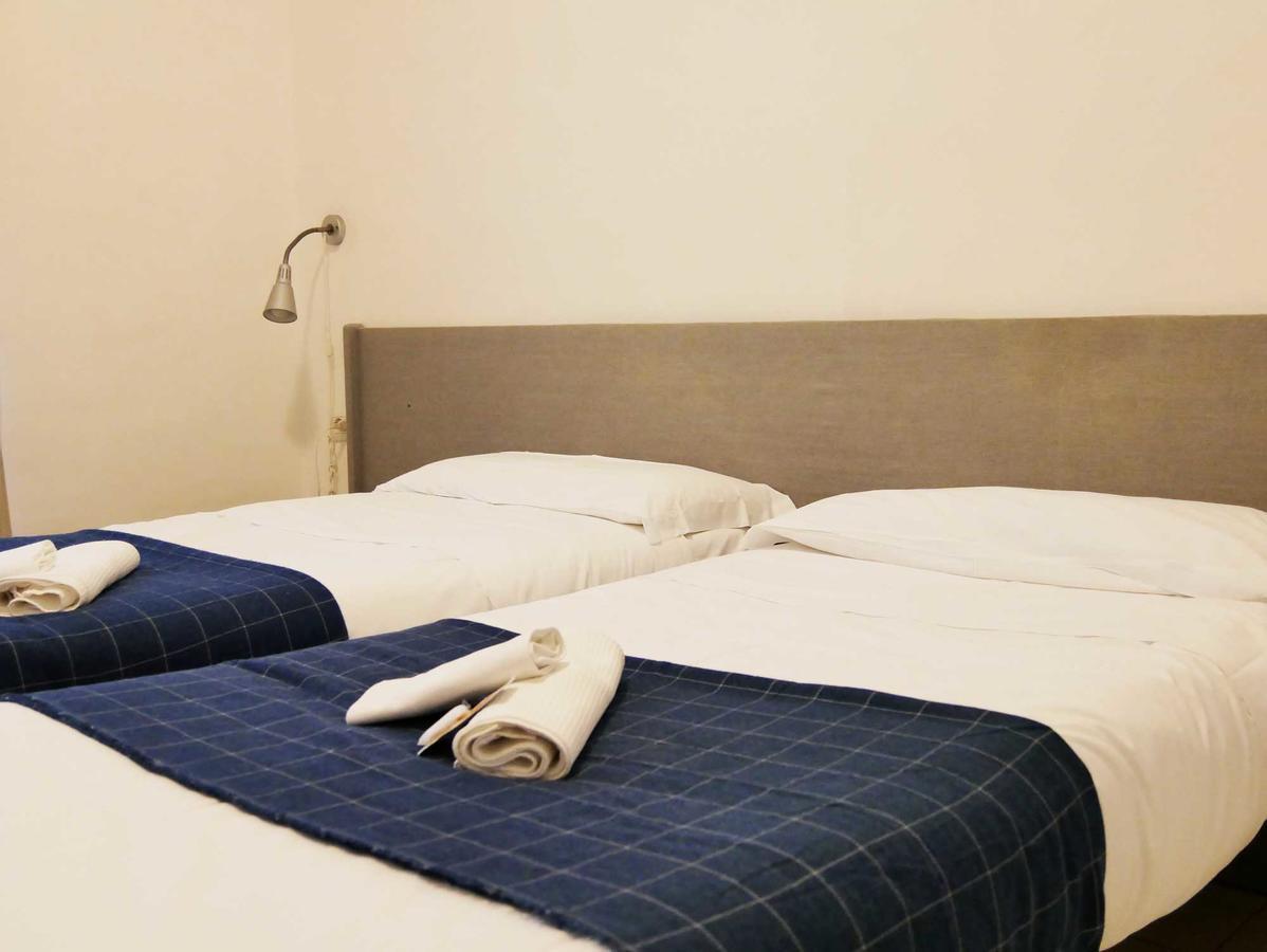 Ave Gratia Plena Hostel Salerno Bagian luar foto