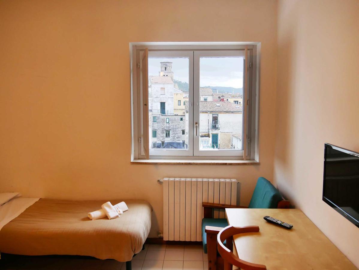 Ave Gratia Plena Hostel Salerno Bagian luar foto