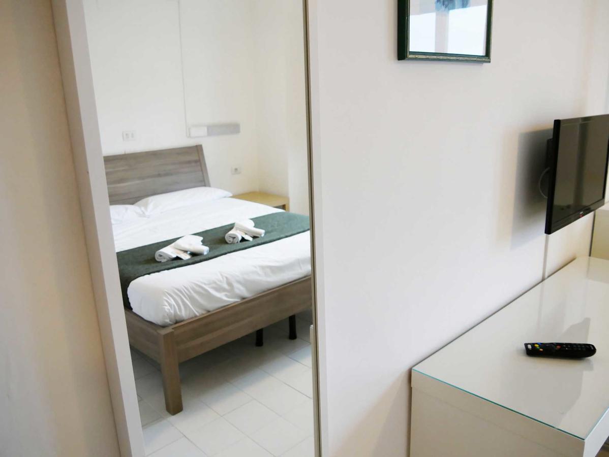 Ave Gratia Plena Hostel Salerno Bagian luar foto