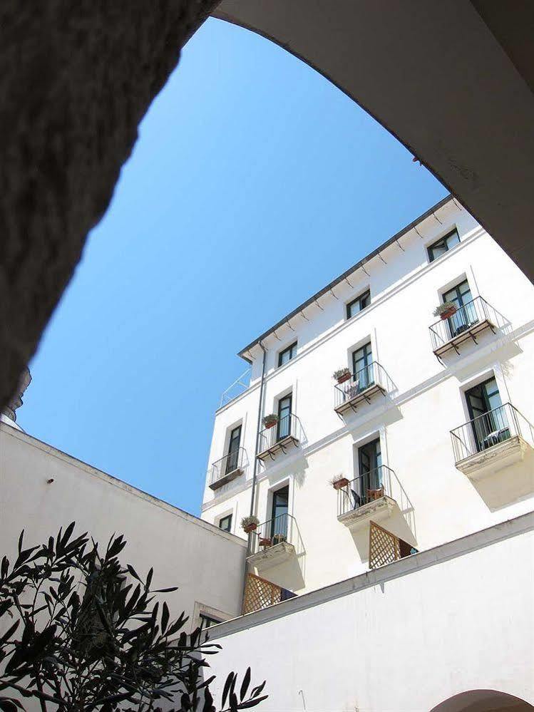 Ave Gratia Plena Hostel Salerno Bagian luar foto