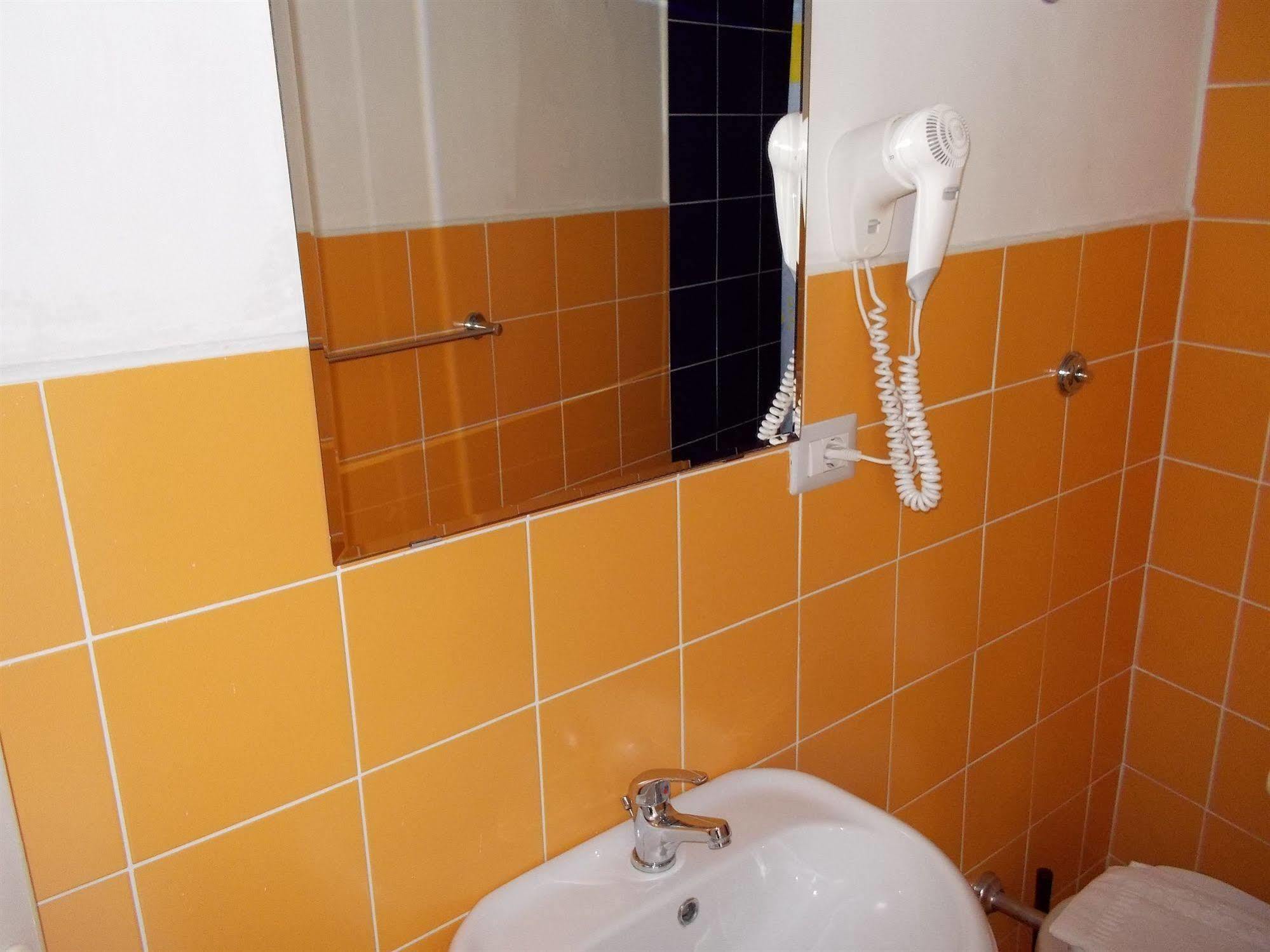 Ave Gratia Plena Hostel Salerno Bagian luar foto