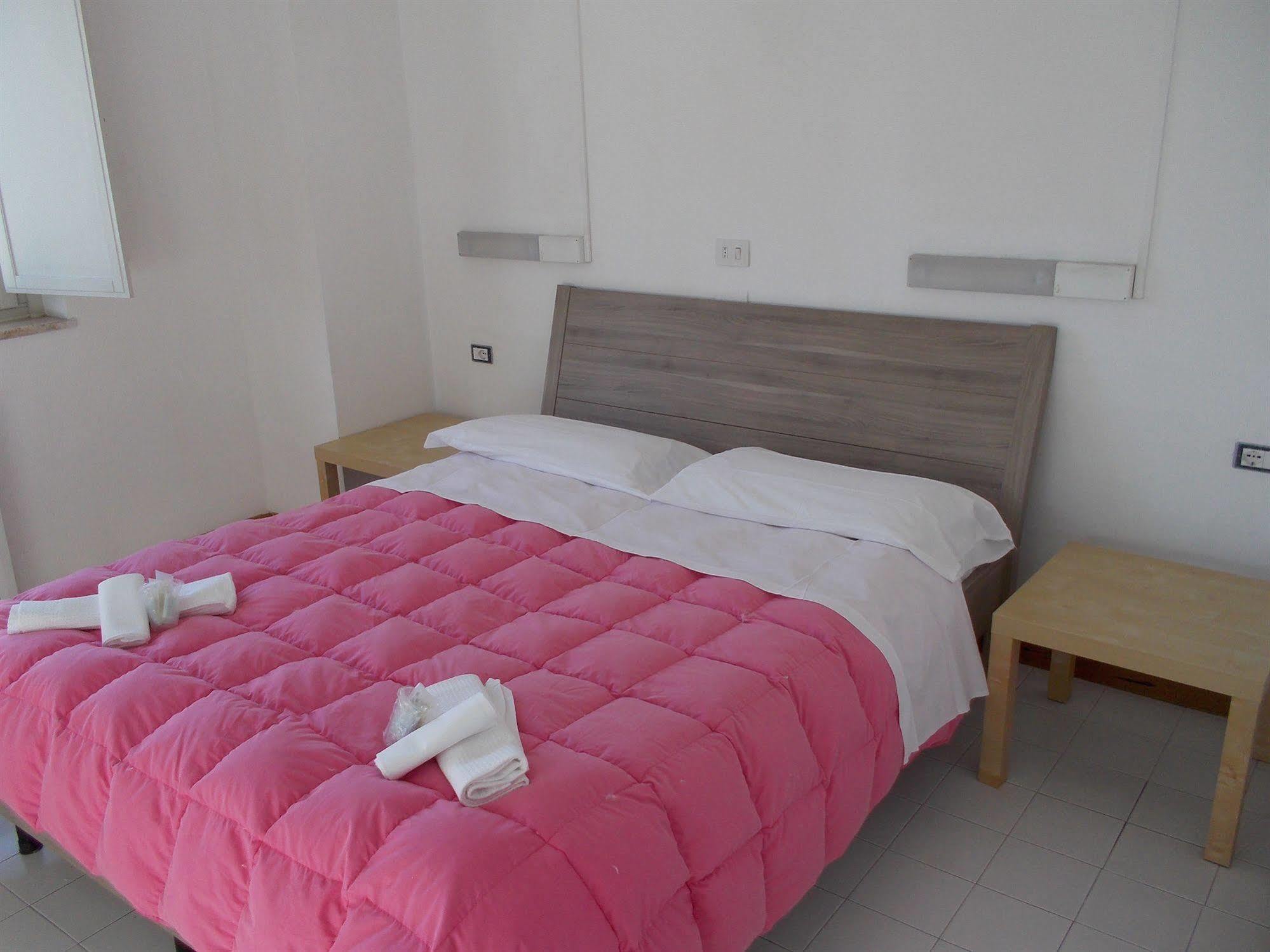 Ave Gratia Plena Hostel Salerno Bagian luar foto