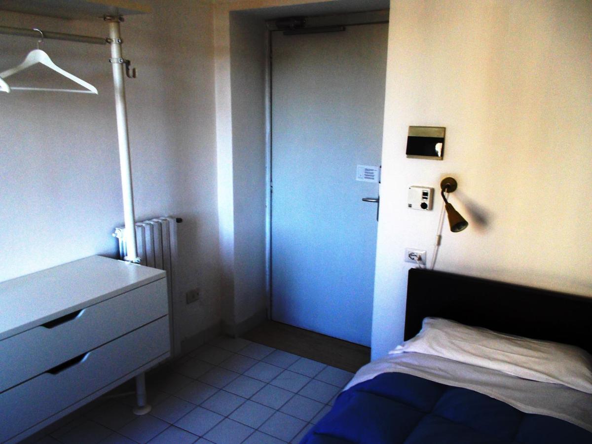 Ave Gratia Plena Hostel Salerno Ruang foto